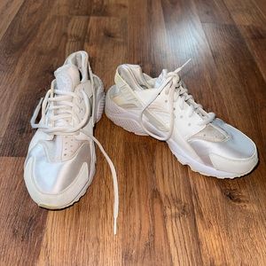 White Nike huarache